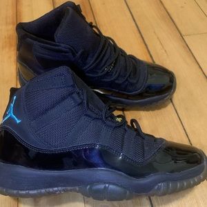 Jordan 11 Reto Black/Gamma Blue size 4.5